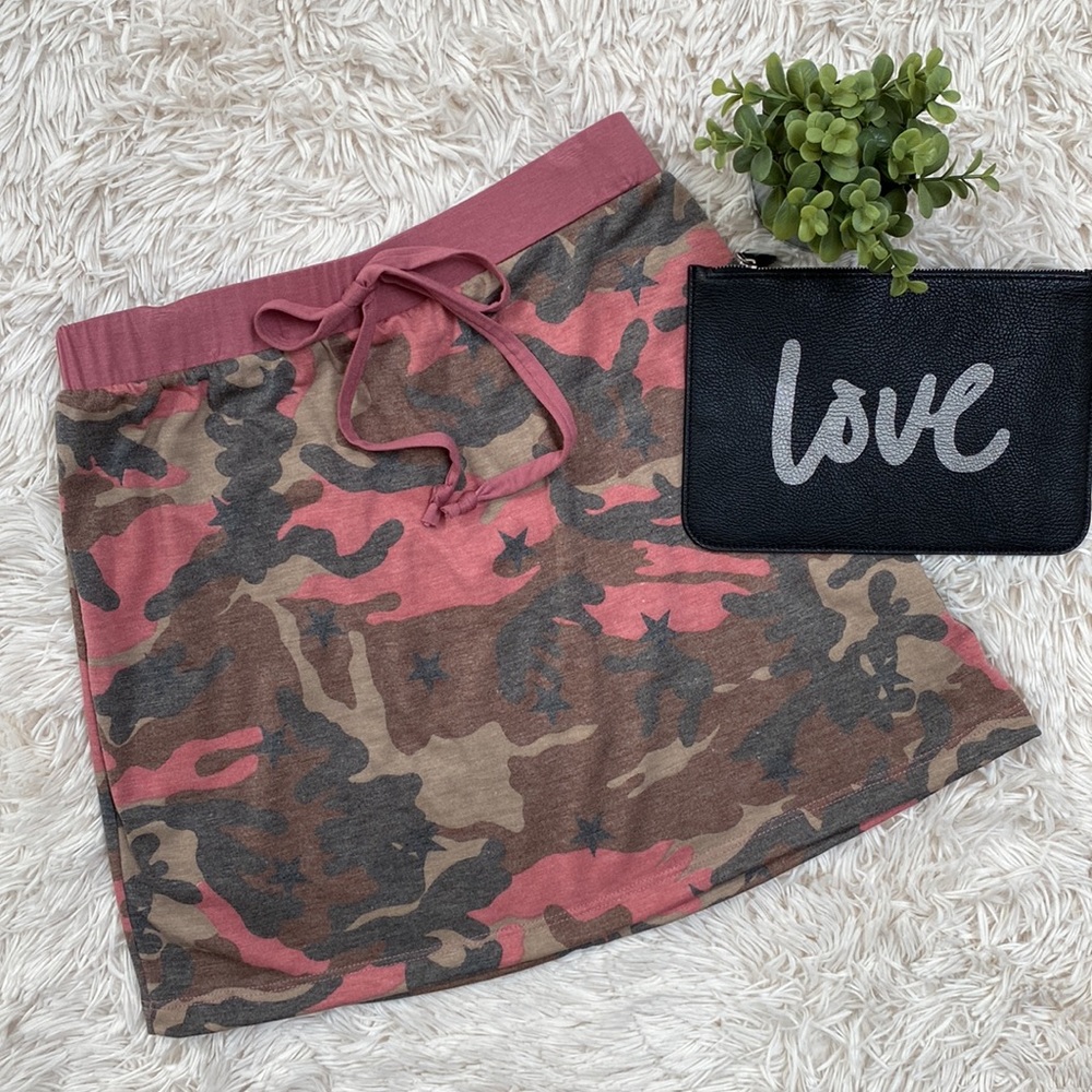 🎉HP🎉 Crescent Camouflage Star Pull On Skirt 💗 Mauve Pink & Gray
